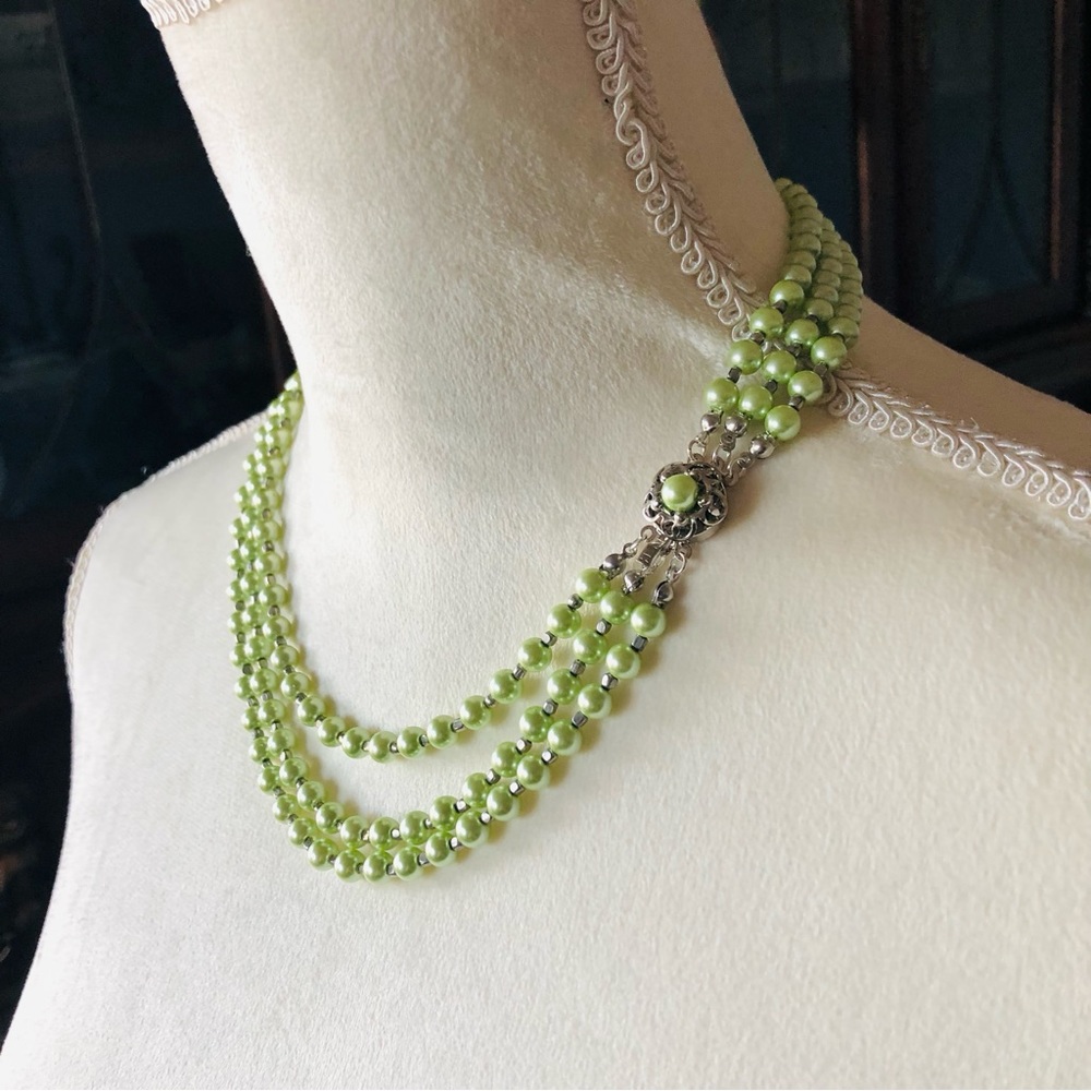 Handcrafted green Czech Pearl custom matching clasp necklace